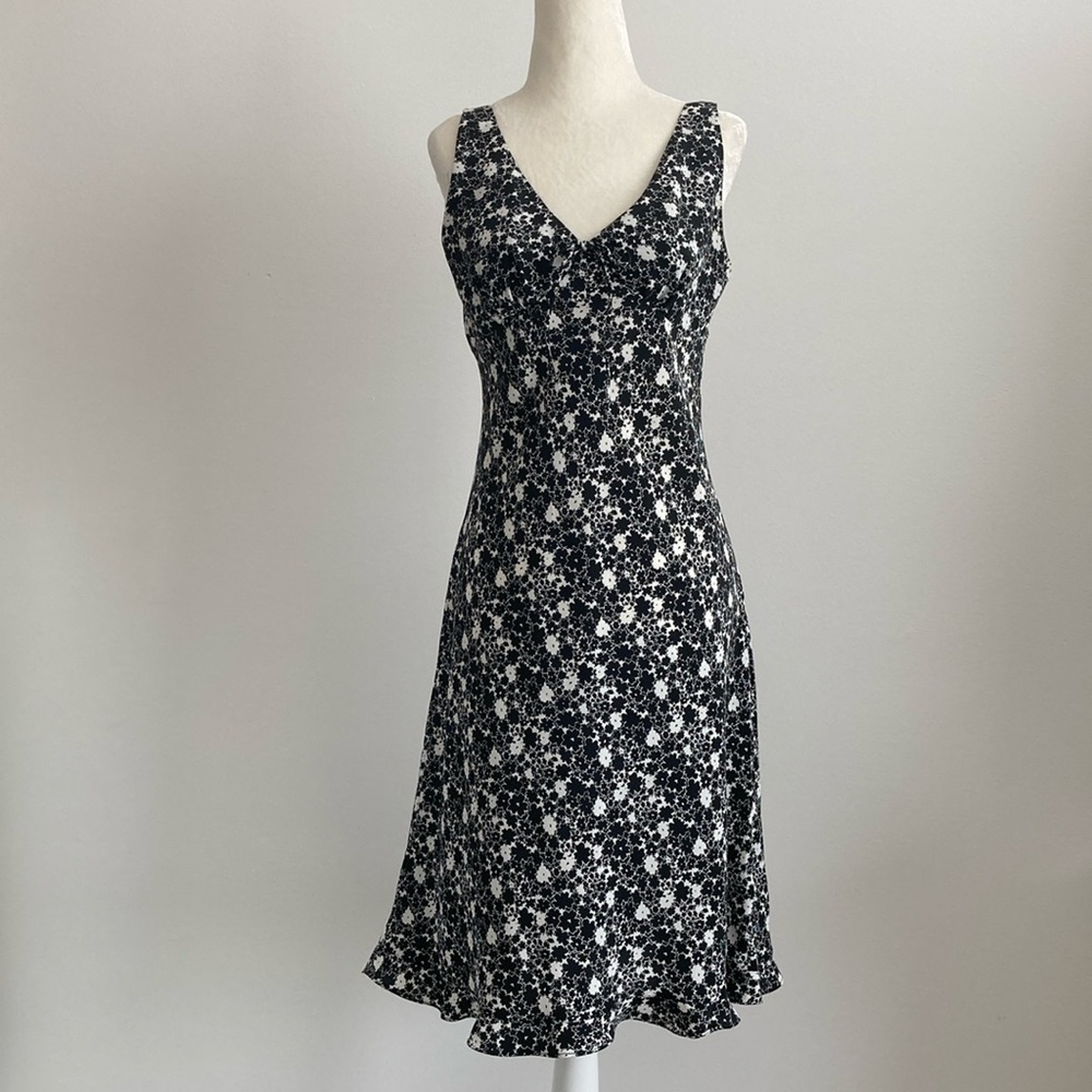 Express Vneck Style Floral Dress
